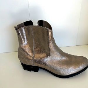 Silver booties water resistant by Sorel